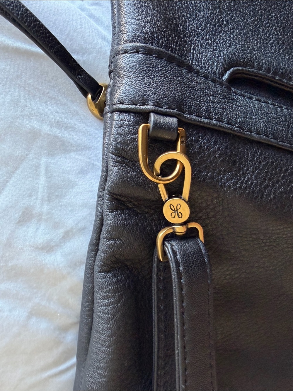 Hobo Draft Crossbody Bag in Pebbled Leather - Picture 5 of 12